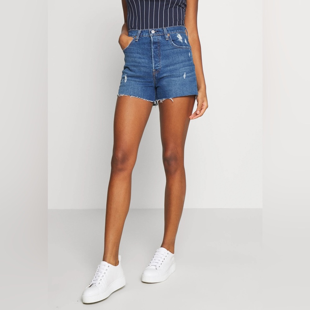 Levi’s rib cage short size 28 worn once